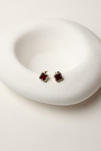 Bordo Taşlı Küçük Küpe