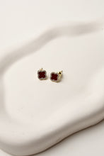 Bordo Taşlı Küçük Küpe